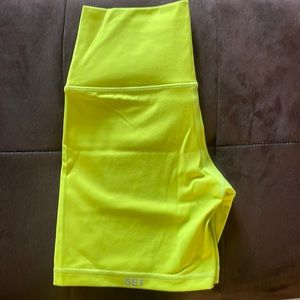 Size small SETactive shorts💚💛